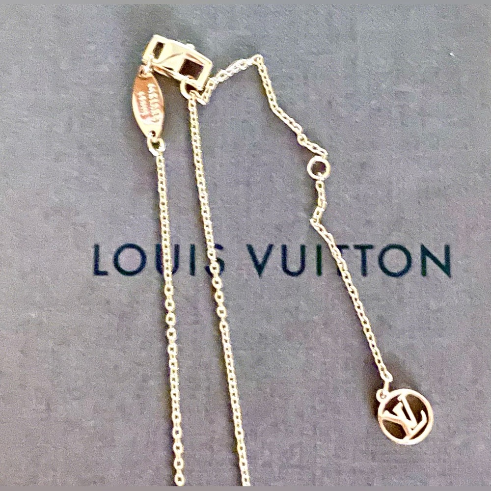 Louis Vuitton Color Blossom BB Mother Of Pearl Diamond Star Pendant in 18K RG - Picture 14 of 16